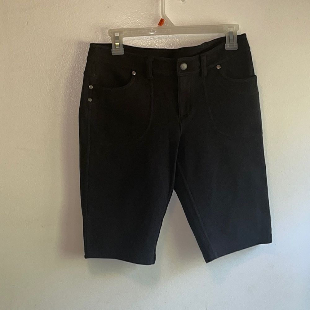 EXCELLENT CONDITION WOMEN’S SIZE 8T ATHLETA BLACK STRETCH BERMUDA SHORTS - Picture 3 of 7